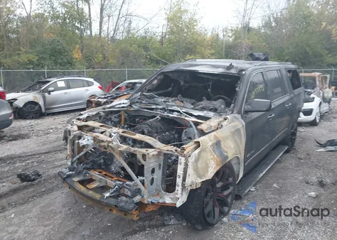 2017 GMC Yukon Xl Denali z USA, uszkodzony, nr VIN 1GKS2HKJ2HR121048